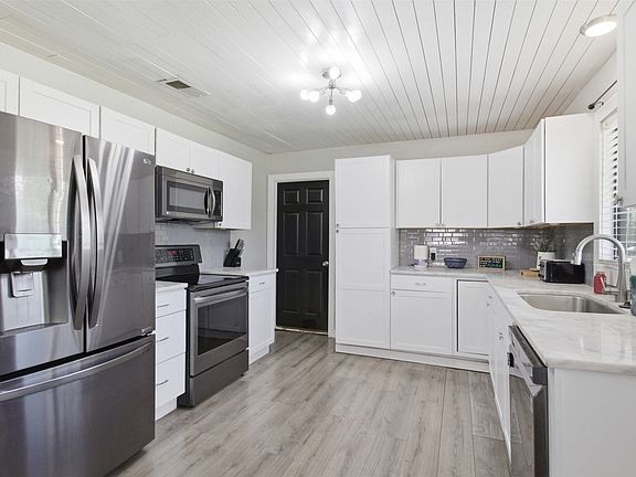 4th image of 3003 Mitchell St