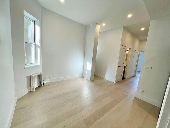 5th image of 253 E 10th St APT 18
