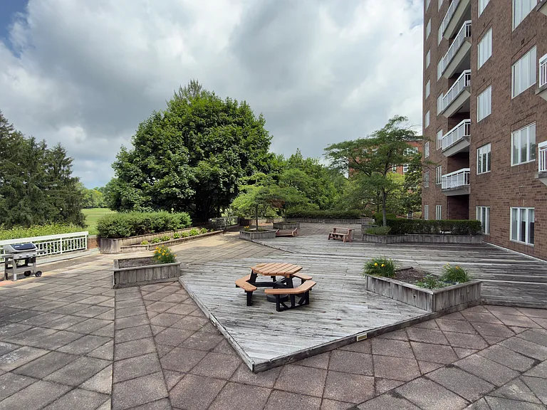 Chelsea Condos — Photo 86
