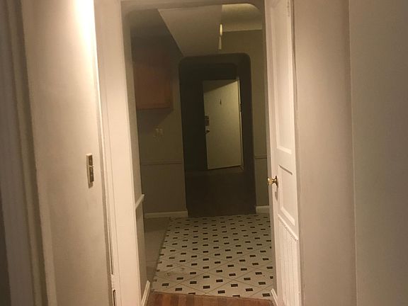 4th image of 2416 Losantiville Ave APT 4