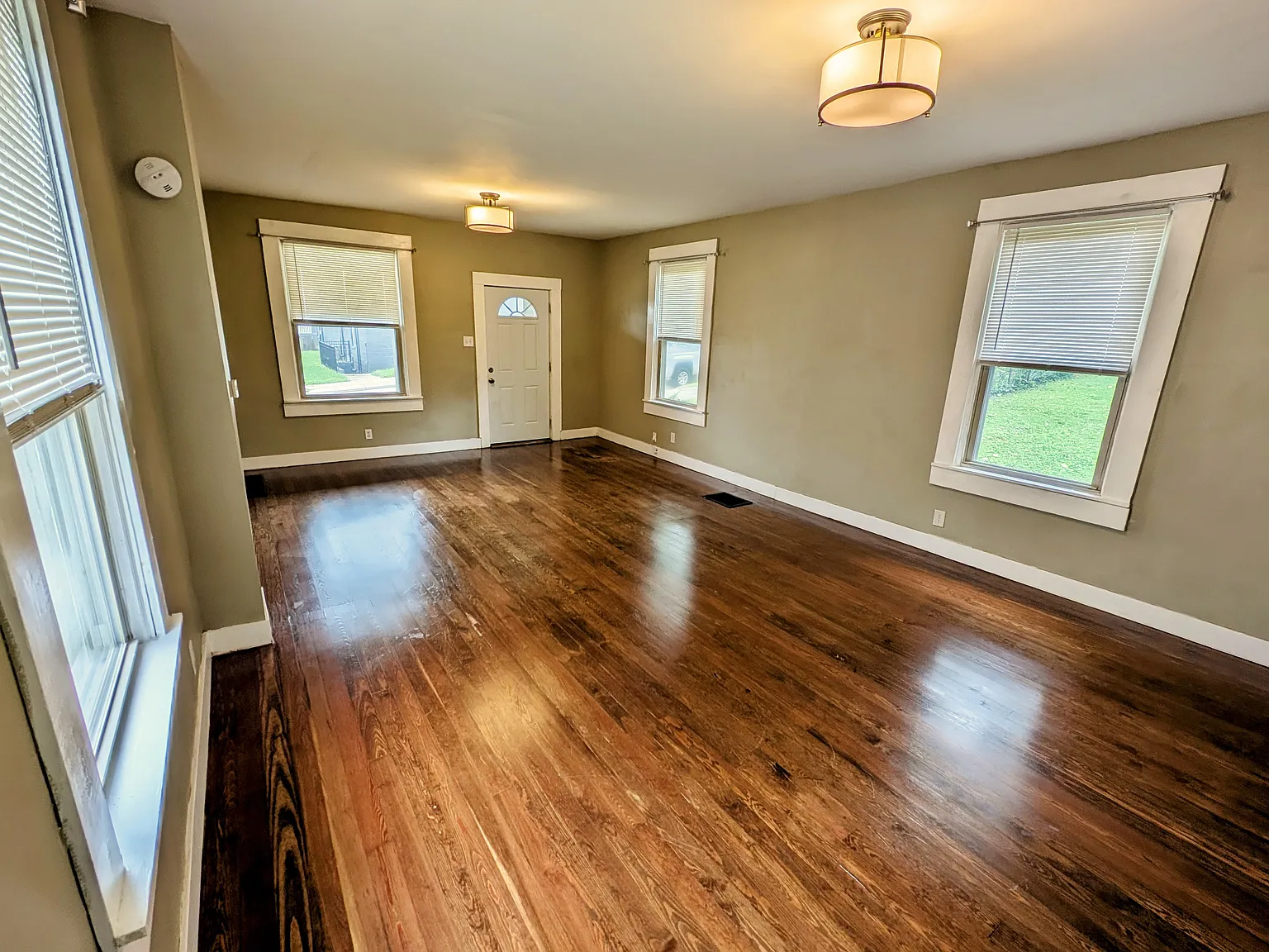 2 bed, 1186 sqft, $1,445 — Photo 3
