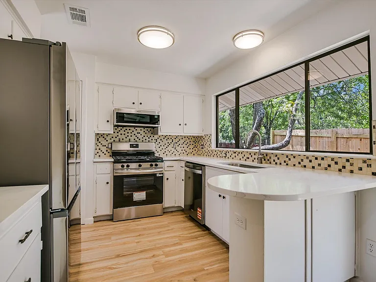 5100 Fort Mason Dr — Photo 6