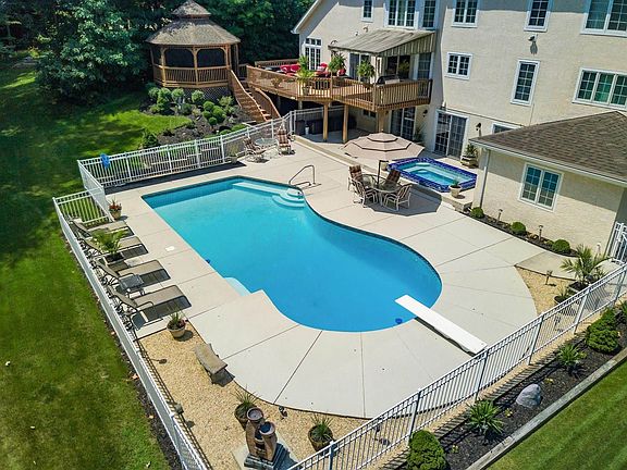 4th image of 3654 Woodstone Dr
