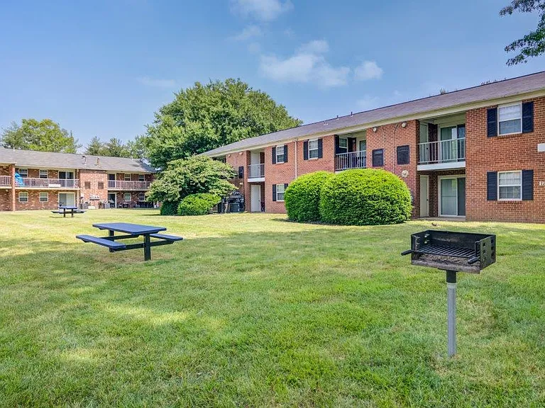 Mapleton Square Apartment Homes — Photo 18
