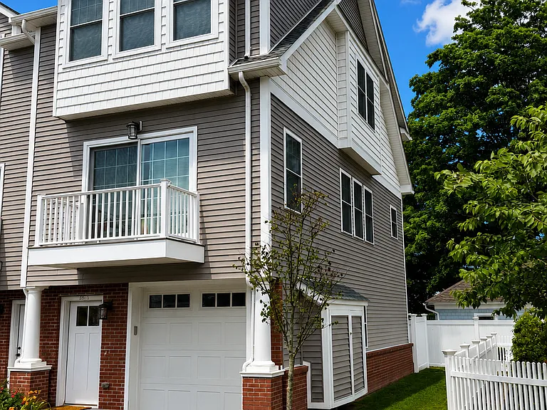 25 Naubuc Ave #5 — Photo 2