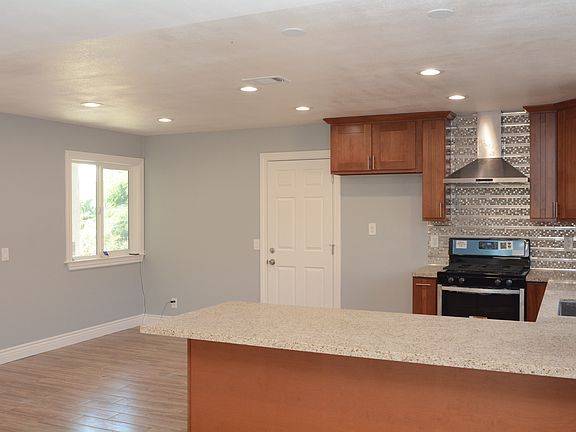 3rd image of 3184 Golf Dr