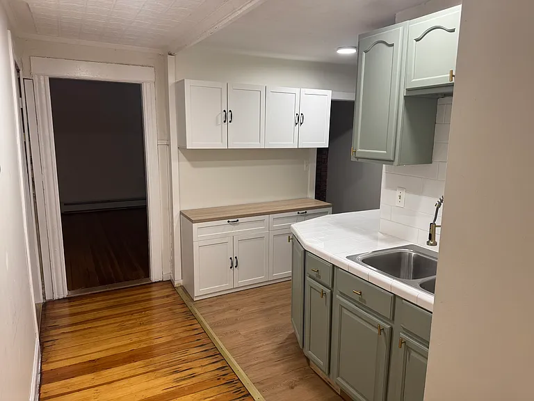 160 Washington St #2 — Photo 6