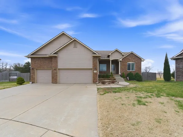 2801 N Emerson Cir, Derby, KS 67037