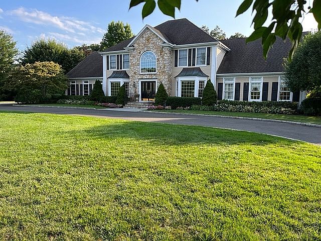 1st image of 29 N Meadows Ln