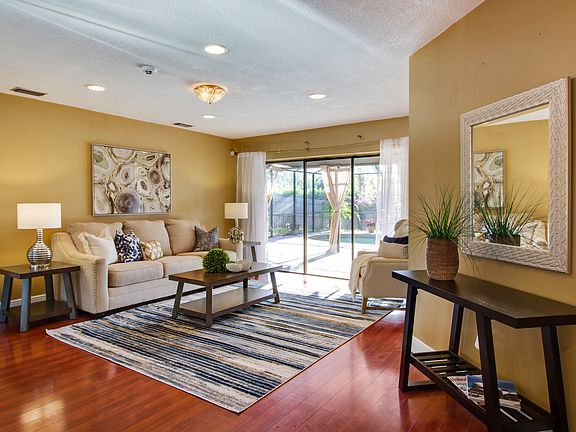 4th image of 2103 E Timberlane Dr