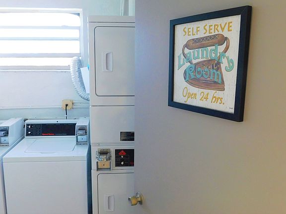 4th image of 2890 Virginia St APT 605