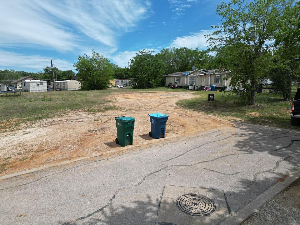 2nd image of 422 S Avenue C #A