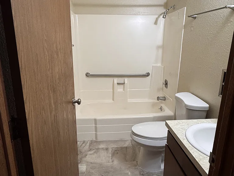427 Hewitt Ave #9 — Photo 6