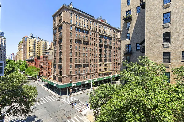 Sold by Compass | media 9