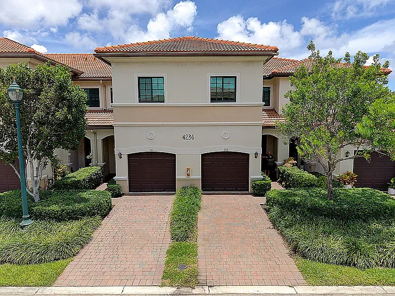 4236 N Dixie Hwy #132 — Photo 1