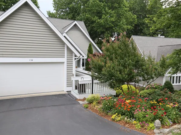 134 Overlook Dr, Flat Rock, NC 28731