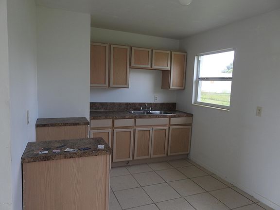 3rd image of 360 Schoolhouse Ln