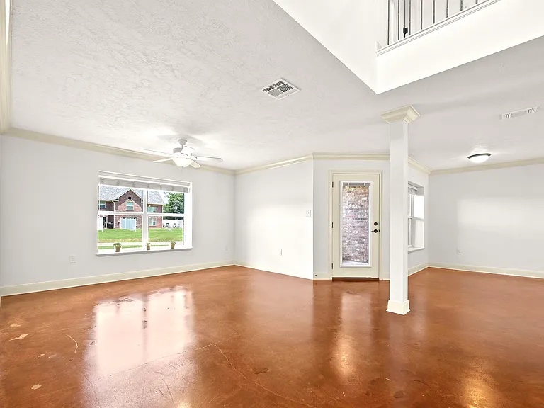 1826 W Hawthorne Rd — Photo 6