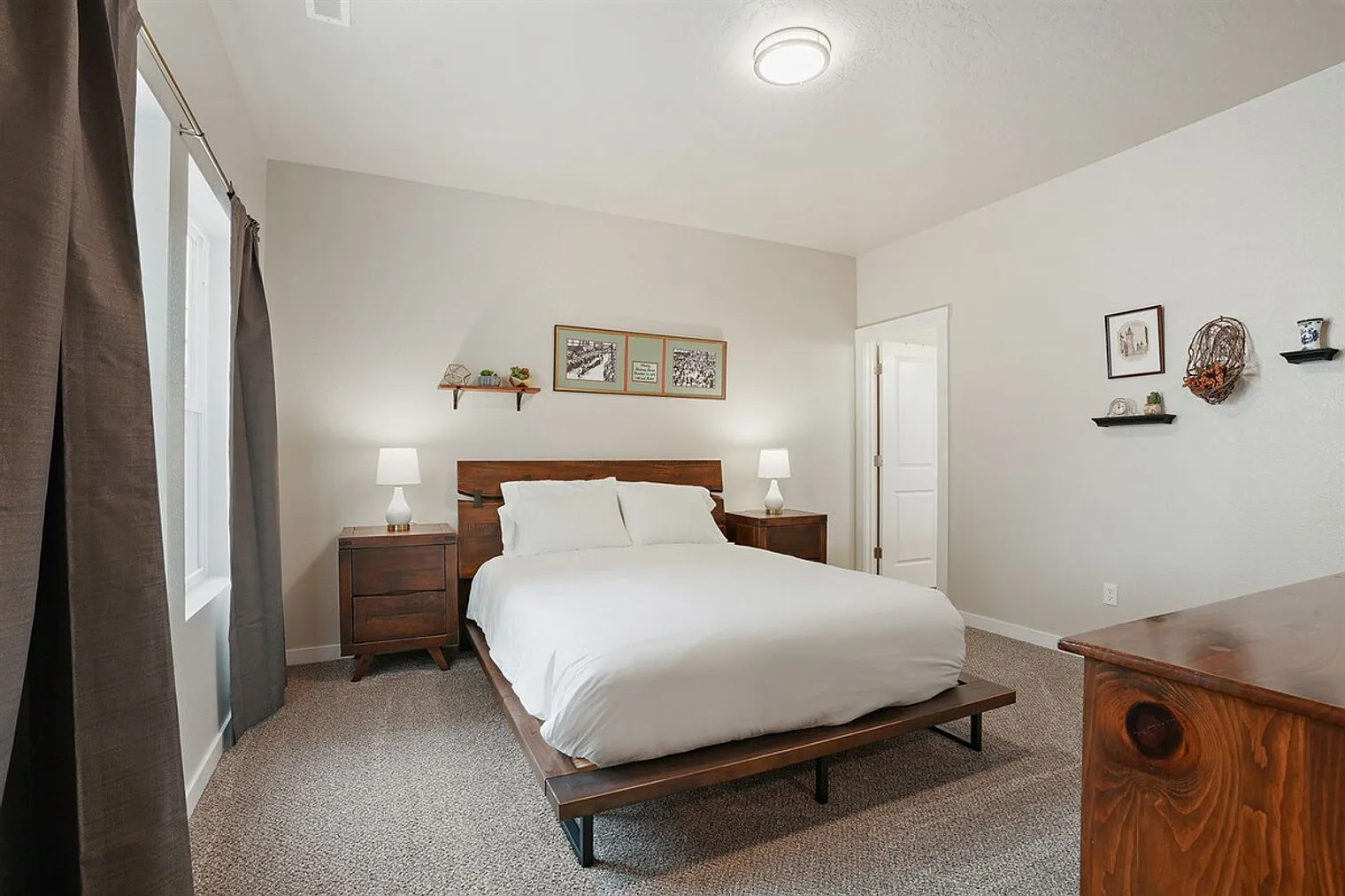 3 bed, 2.0 bath, 1399 sqft, $5,446 — Photo 4