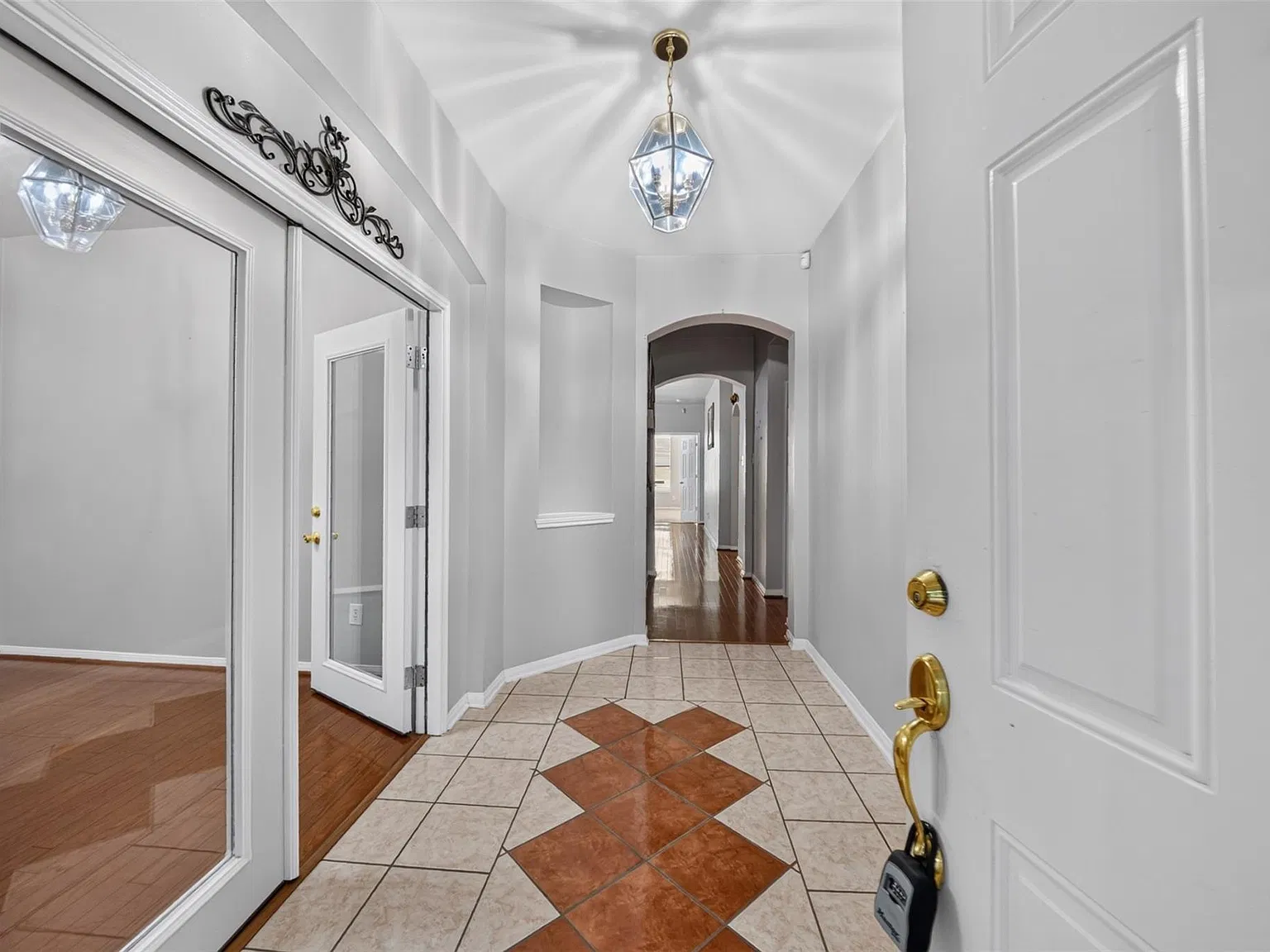 4 bed, 2.0 bath, 1838 sqft, $2,100 — Photo 4