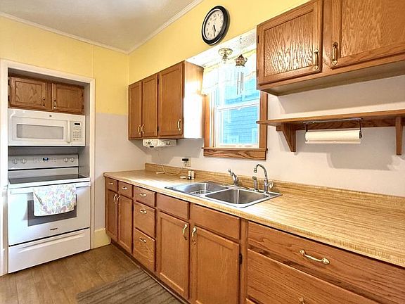 3rd image of 22 W Sebewaing St