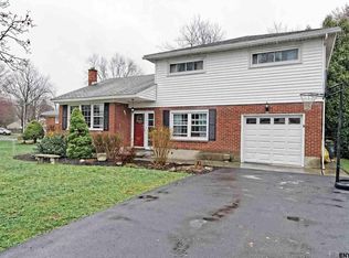 19 Gingerbread Ln, Albany, NY