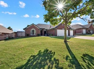 9712 Southern Oaks Dr, Midwest City, OK 73130