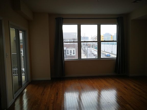 3rd image of 100 Harrison Ave #2R