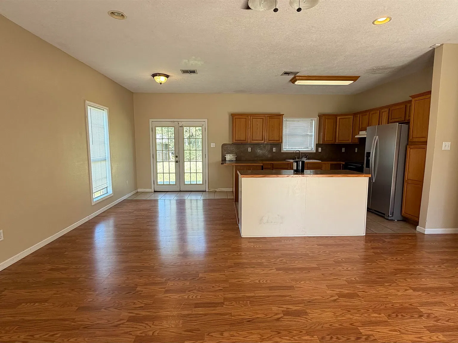 3 bed, 2.0 bath, 1310 sqft, $1,700 — Photo 3