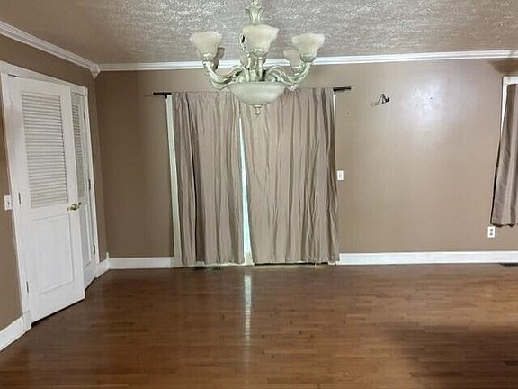 5th image of 1112 Forest Park Ln