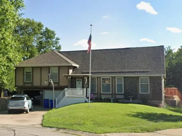 5725 Earnshaw St, Shawnee, KS 66216