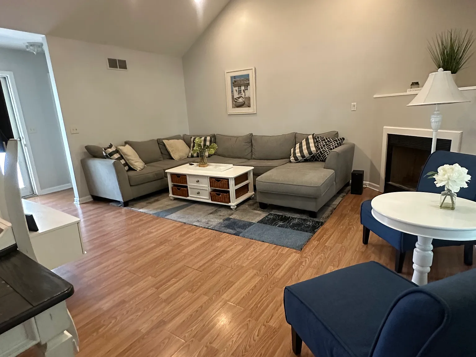 3 bed, 1101 sqft, $2,600 — Photo 2