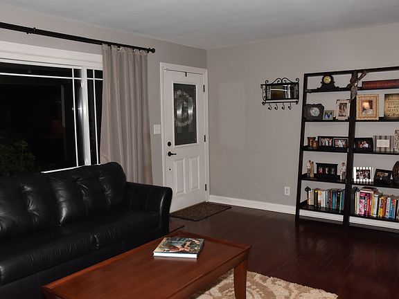 3rd image of 219 Long Ave