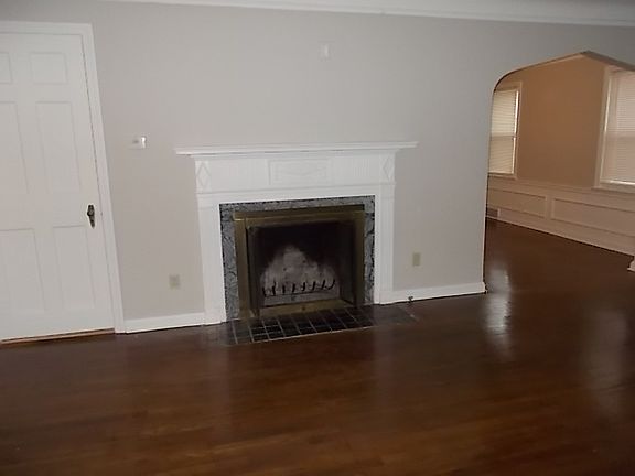 4th image of 80 E 216th St