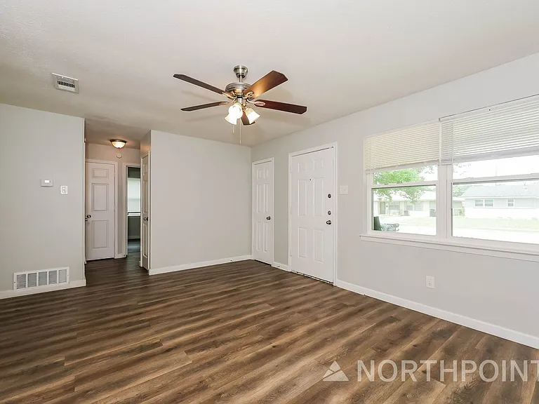 1336 E Park Dr — Photo 3