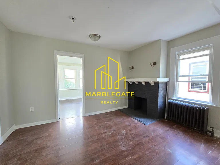 229 Alexander St #22 — Photo 2