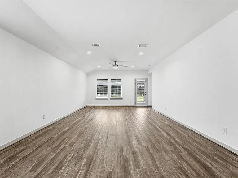 6814 Bradford Terrace Rd — Photo 13