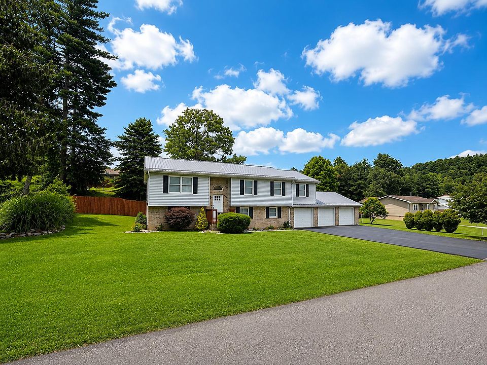 1st image of 162 Rosewood Dr