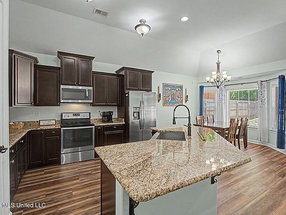 3rd image of 4253 Ridgemont Rd