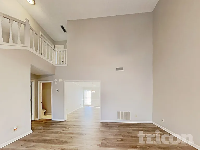 2207 Meadow Valley Cir — Photo 3