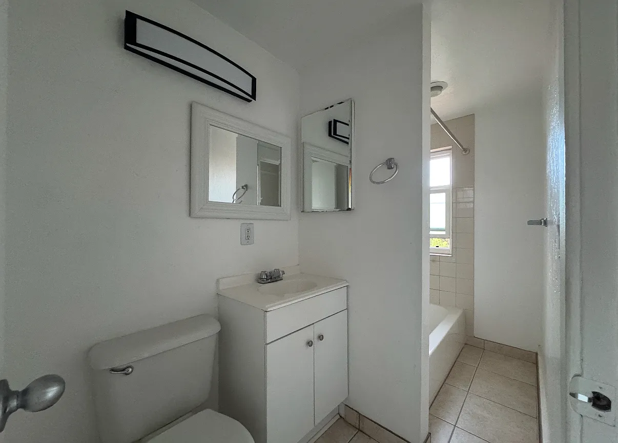 3 bed, 900 sqft, $3,500 — Photo 4