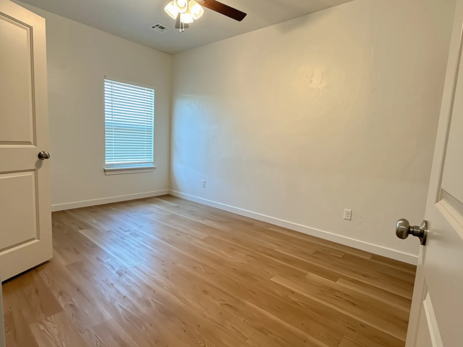 2 bed, 865 sqft, $1,950 — Photo 3