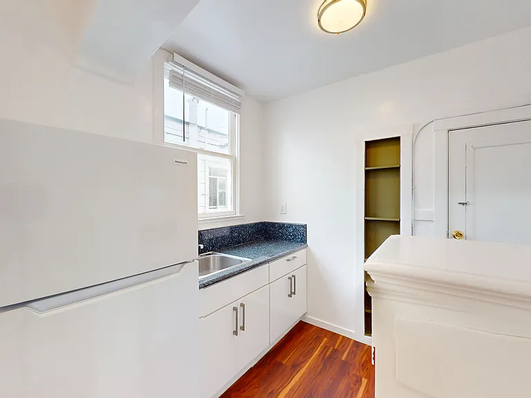 2945 Van Ness Ave #10 — Photo 4