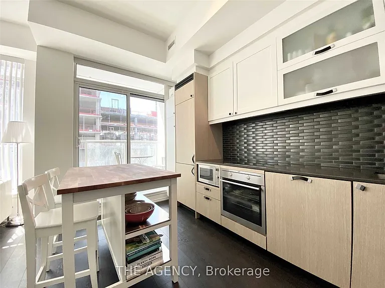 783 Bathurst St #718 — Photo 4