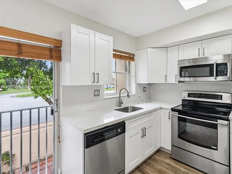 390 NW 86th Pl #Townhouse 201 — Photo 19