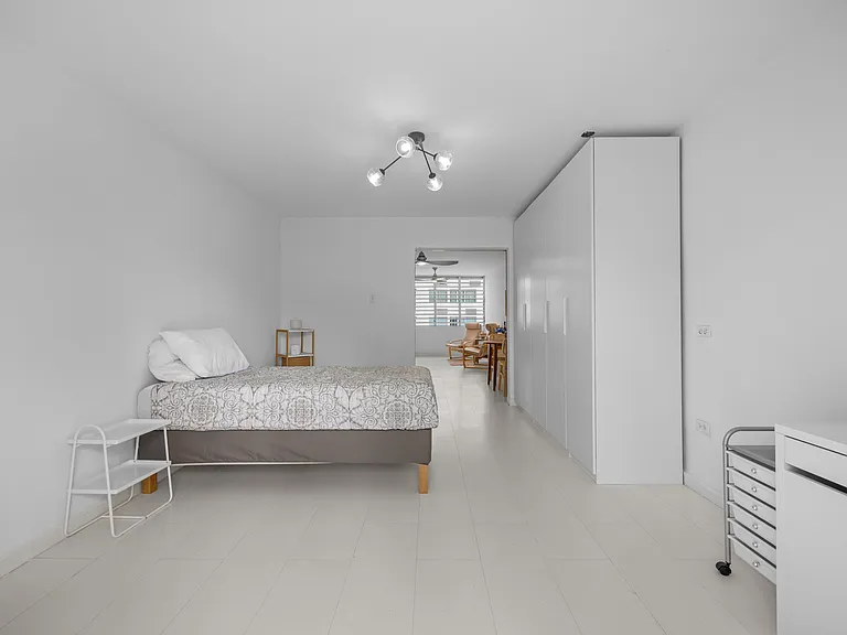 1551 Francia #4E — Photo 16