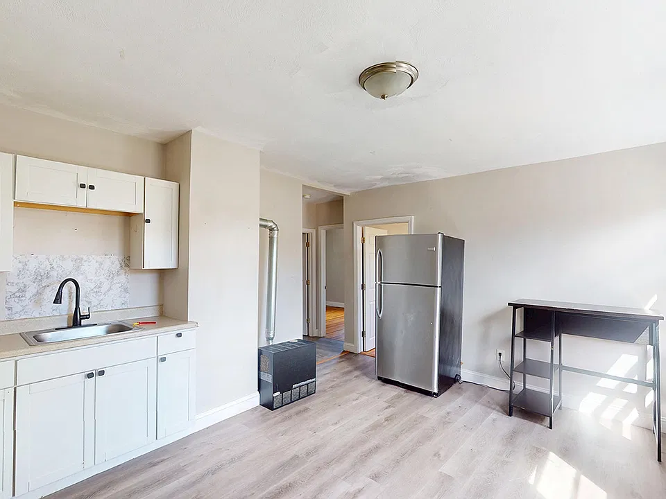 645 Douglas Ave #3R