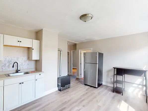 645 Douglas Ave #3R, Providence, RI 02908