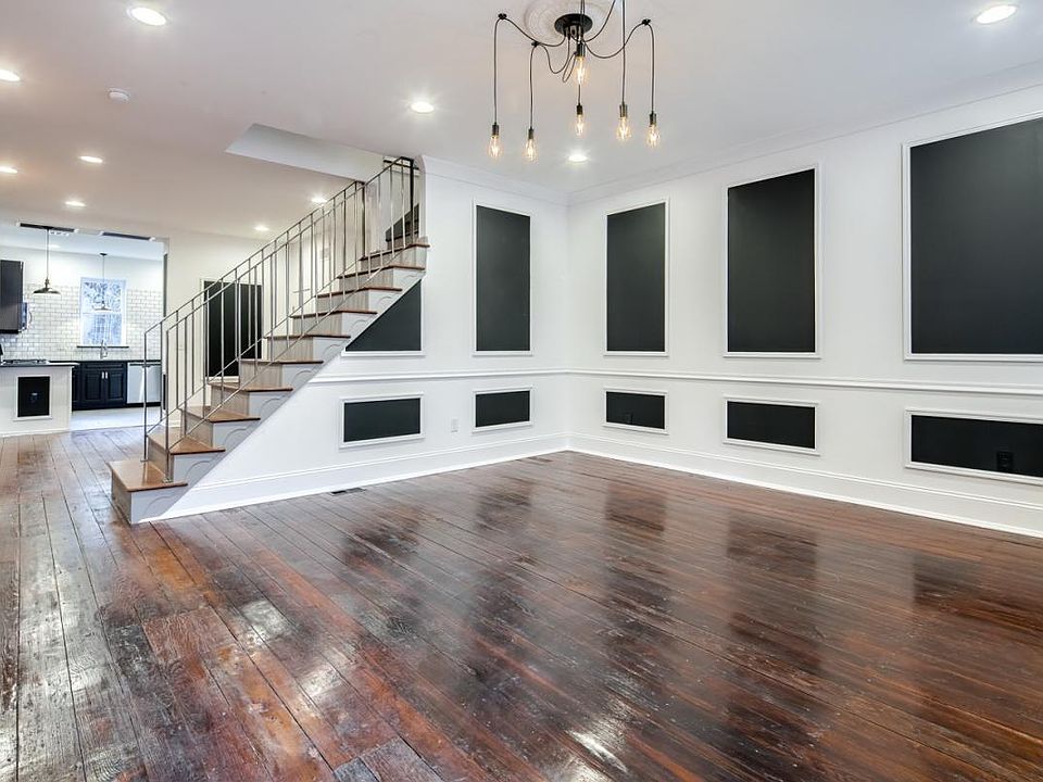 2022 E York - Huge Living Room with beautiful hardwood floors, exposed brick, and modern finishes.