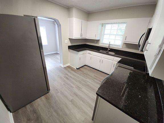 4th image of 2879 Port Royal Ln